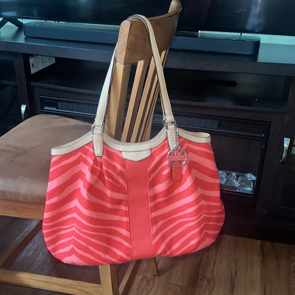 COACH Animal Print Handbag -Brand New Never Used - Picture 6 of 14